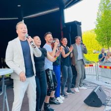 Artistuppbådet för allsångskvällen under Borås Pride 2023.